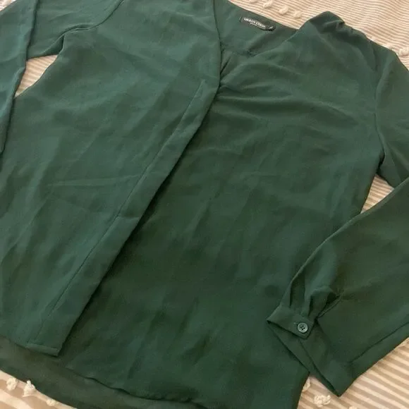 ✨5 for $15✨ Sheer Blouse - Picture 2 of 9